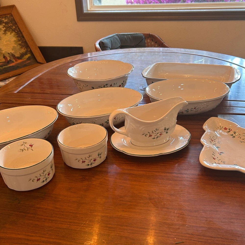 Pfaltzgraff winterberry set